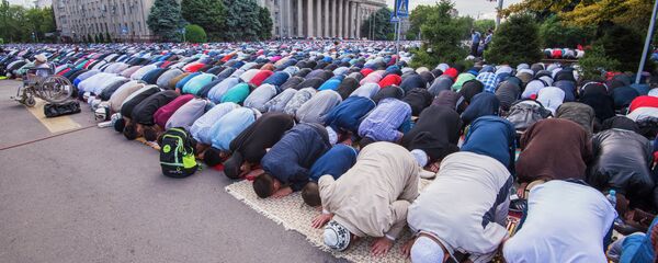 Праздничный айт-намаз в Бишкеке - Sputnik Кыргызстан