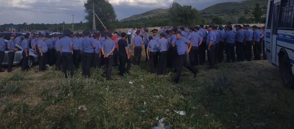 Конфликт между местными жителями в селе Орок Сокулукского района Конфликт между местными жителями в селе Орок Сокулукского района - Sputnik Кыргызстан