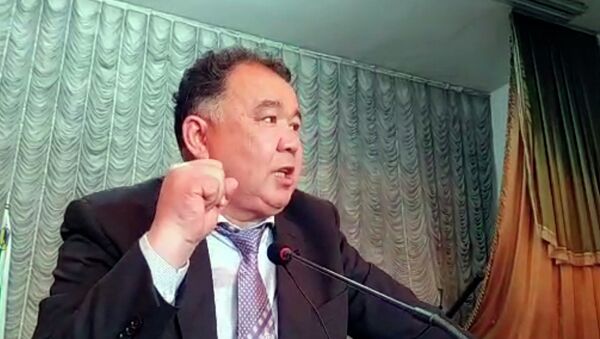 Журналисты требуют объяснений от Абдраимова, оскорбившего их коллегу, — прямой эфир - Sputnik Кыргызстан