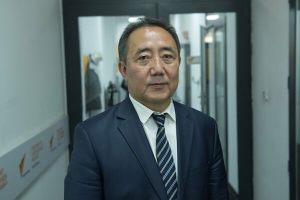 Сөгүнгөн саясатчы мыйзам бузду делбейт. Саясий кызматкерлерди тарбиялоо жолу барбы? Сөгүнгөн саясатчы мыйзам бузду делбейт. Саясий кызматкерлерди тарбиялоо жолу барбы? - Sputnik Кыргызстан