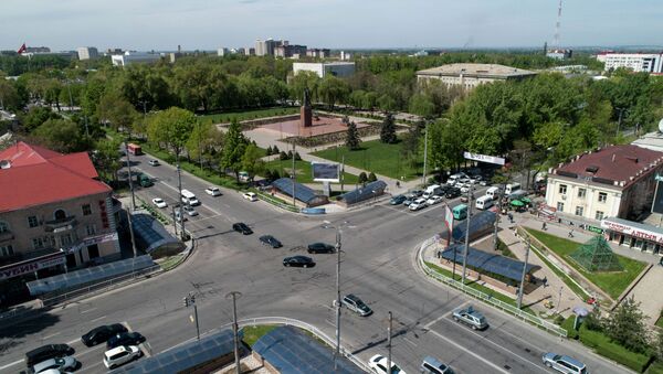 Автомобили а пересечении улицы Байтик-Баатыра и проспекта Чуй в Бишкеке. Архивное фото - Sputnik Кыргызстан
