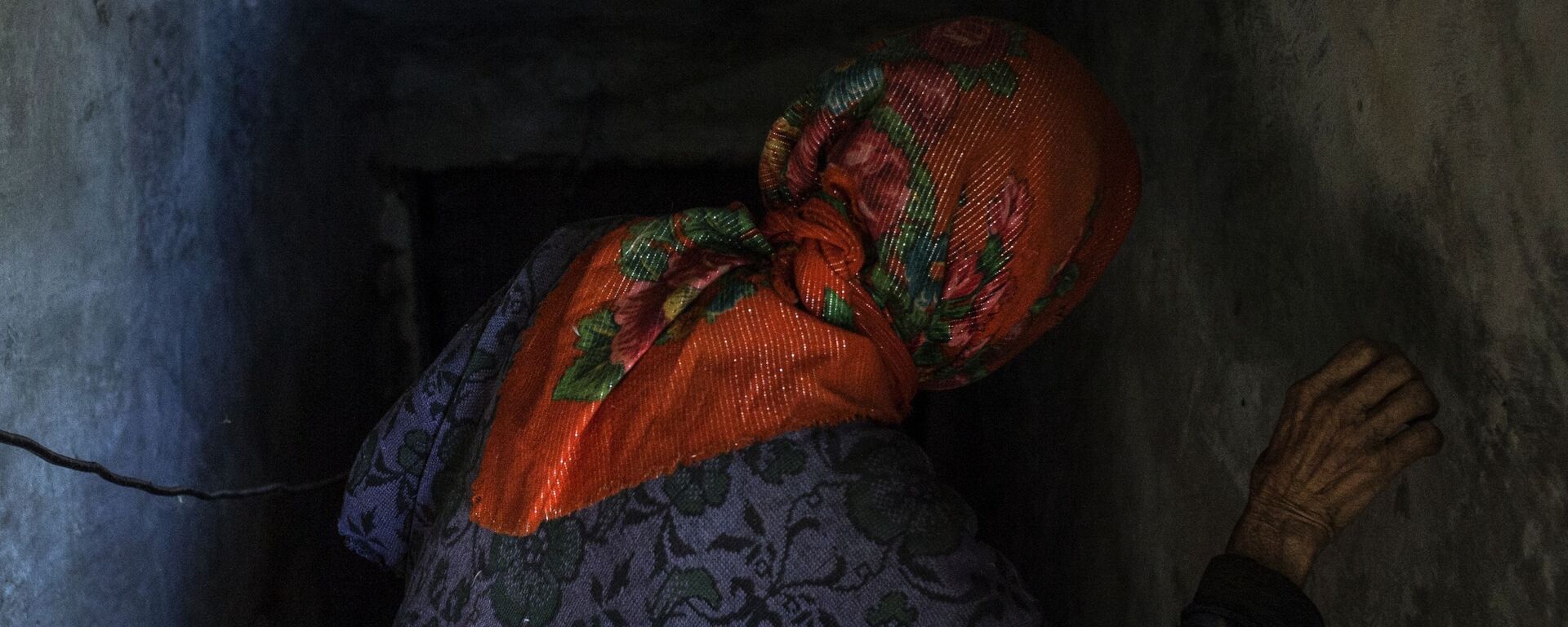 Пожилая женщина в платке. Архивное фото - Sputnik Кыргызстан, 1920, 31.10.2025