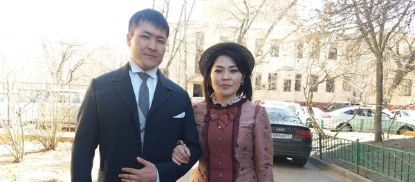 Супруги, актеры Эмил Токтомышев и Назгуль Мыйтанова - Sputnik Кыргызстан