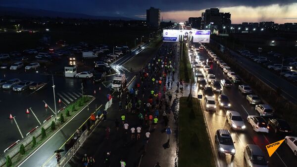 Как выглядел ночной забег 1 300 человек в Бишкеке с высоты — видео - Sputnik Кыргызстан
