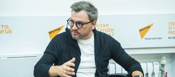 Российский тележурналист Вадим Такменев во время мастер-класса в рамках международной программы SputnikPro в Бишкеке - Sputnik Кыргызстан