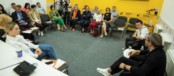 SputnikPro с российским тележурналистом Вадимом Такменевым SputnikPro с российским тележурналистом Вадимом Такменевым - Sputnik Кыргызстан