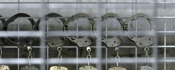 Наручники в следственном изоляторе. Архивное фото - Sputnik Кыргызстан