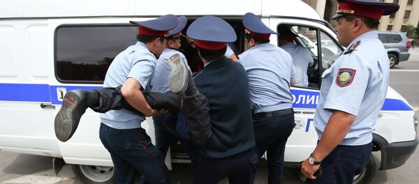 Несанкционированные митинги против результатов президентских выборов в Алматы Несанкционированные митинги против результатов президентских выборов в Алматы - Sputnik Кыргызстан