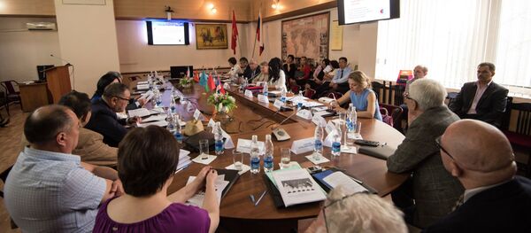 В Кыргызско-Российском Славянском университете прошла конференция на тему Молодежь в экономическом союзе: трудовая мобильность и гуманитарное сотрудничество - Sputnik Кыргызстан