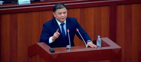 Ошондо жакамды кармагам! Төрага Жумабековдун Атамбаевге жинденген видеосу - Sputnik Кыргызстан