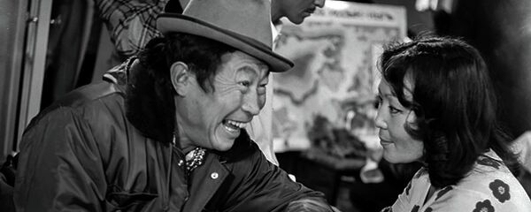 Залкарлар кетип жалгыз калгандаймын... Океев жана Сейдакматованын таберик сүрөтү Залкарлар кетип жалгыз калгандаймын... Океев жана Сейдакматованын таберик сүрөтү - Sputnik Кыргызстан