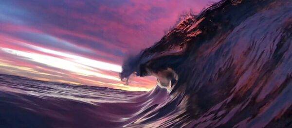 Суучул толкундуу таңда керемет көрүнүштү тартып алган. Видео - Sputnik Кыргызстан