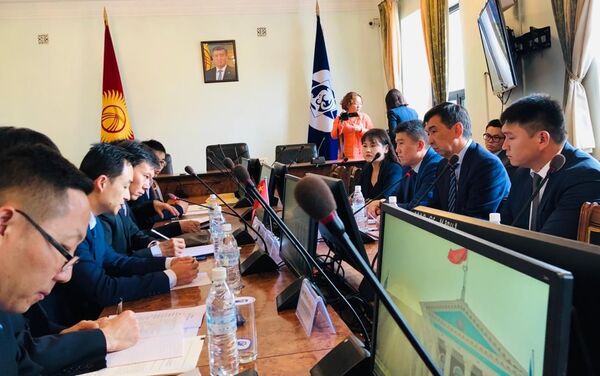 Мэр Бишкека Азиз Суракматов встретился с делегацией управления по делам международного экономического сотрудничества при Министерстве коммерции Китая - Sputnik Кыргызстан