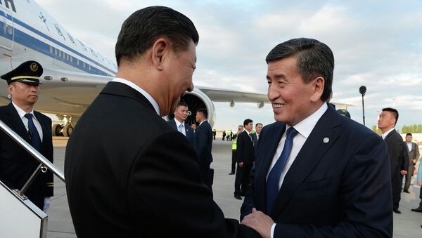 Председатель КНР Си Цзиньпин и президент КР Сооронбай Жээнбеков - Sputnik Кыргызстан