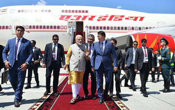 Индийский премьер примет участие в очередном заседании совета глав государств ШОС, а также встретится с президентом Сооронбаем Жээнбековым. - Sputnik Кыргызстан