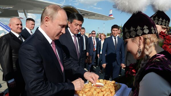 Прибытие президента Российской Федерации Владимира Путина на саммит ШОС в Бишкеке - Sputnik Кыргызстан