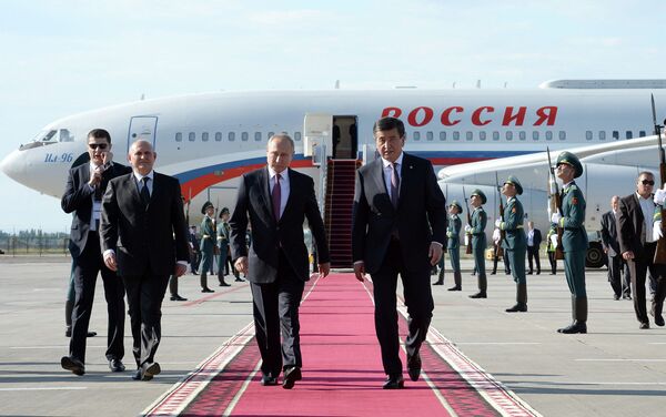 В здании аэровокзала состоялась двусторонняя встреча глав государств. - Sputnik Кыргызстан
