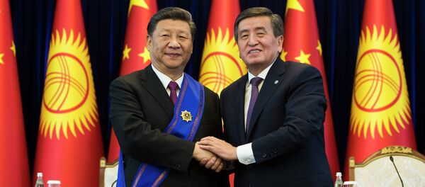 Президент КР Соооронбай Жээнбеков на встрече с председателем КНР Си Цзиньпином в государственной резиденции Ала-Арча - Sputnik Кыргызстан