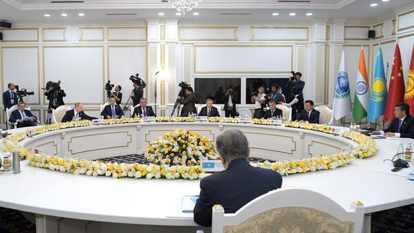 Президент РФ В. Путин принимает участие в заседании Совета глав государств – членов ШОС в Бишкеке - Sputnik Кыргызстан