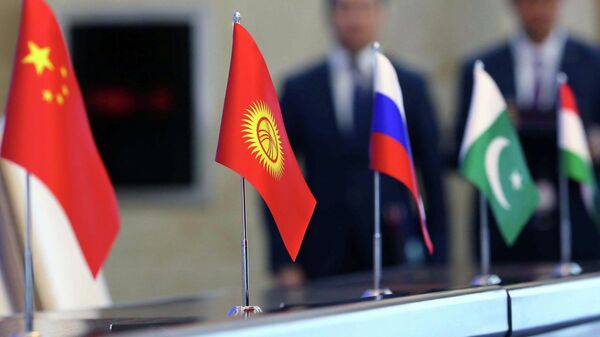 Флаги Кыргызстана и разных стран. Архивное фото - Sputnik Кыргызстан