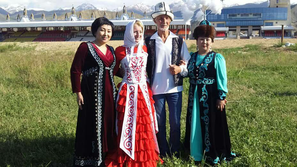 Свадьба Валентина Ефремова и Екатерины по кыргызским традициям в Чолпон-Ате - Sputnik Кыргызстан