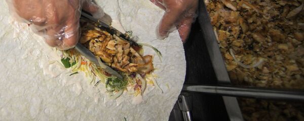 Роспотребнадзор нашел нарушения в точках продажи шаурмы - Sputnik Кыргызстан