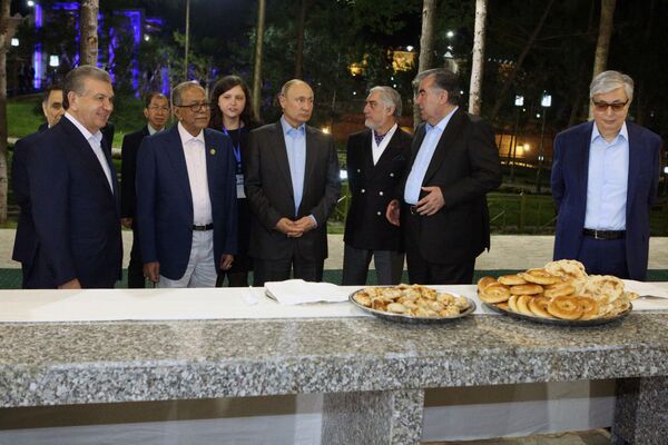 Вечер дружбы участников саммита СВМДА в Душанбе - Sputnik Кыргызстан
