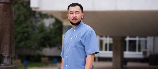 Анестезиолог-реаниматолог Омурбек Садыков Анестезиолог-реаниматолог Омурбек Садыков - Sputnik Кыргызстан