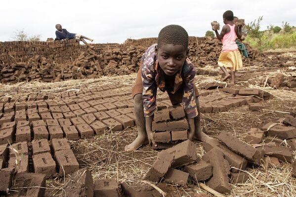 Использование детского труда в Малави - Sputnik Кыргызстан