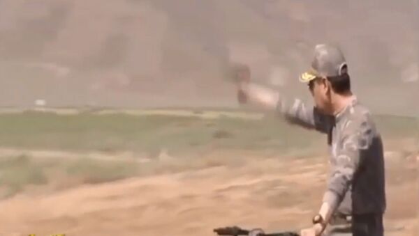 Глава Туркменистана стреляет по мишеням, сидя на велосипеде — видео - Sputnik Кыргызстан