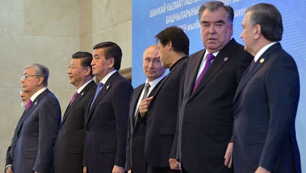 Церемонии совместного фотографирования глав государств – членов ШОС. Архивное фото - Sputnik Кыргызстан