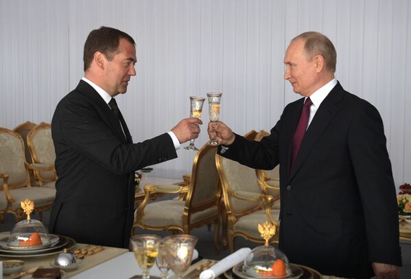 Президент РФ В. Путин вручил госпремии в Кремле - Sputnik Кыргызстан
