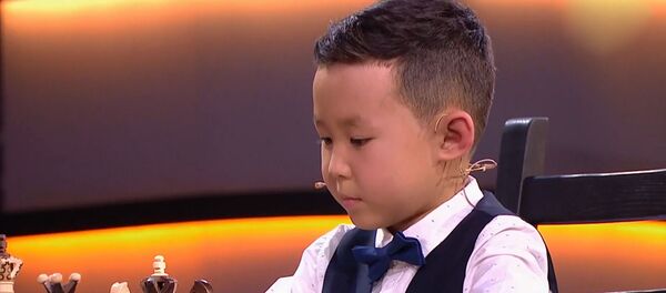 Маленький шахматист из КР поразил зрителей на шоу Галкина Лучше всех. Видео - Sputnik Кыргызстан