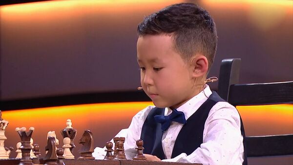 Маленький шахматист из КР поразил зрителей на шоу Галкина Лучше всех. Видео - Sputnik Кыргызстан