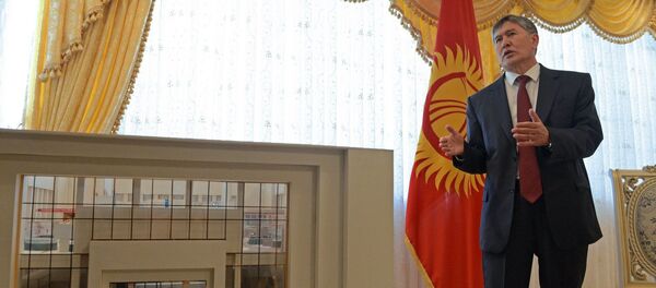 Президент Кыргызской Республики Алмазбек Атамбаев - Sputnik Кыргызстан