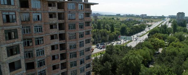 Новостройка по улице Аалы Токомбаева (Южная магистраль) в Бишкеке. Архивное фото - Sputnik Кыргызстан