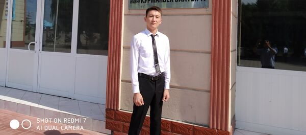 Жалал-Абаддагы Курманбек баатыр атындагы кыргыз-түрк лицейинин бүтүрүүчүсү Элдияр Чормонов - Sputnik Кыргызстан