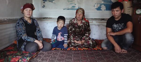 Балам оорулуу... Өзгөндө кароолканада жашаган аялдын тагдыры видеодо Балам оорулуу... Өзгөндө кароолканада жашаган аялдын тагдыры видеодо - Sputnik Кыргызстан