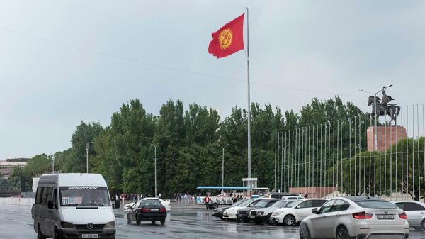Площадь Ала-Тоо в Бишкеке во время дождя. Архивное фото - Sputnik Кыргызстан