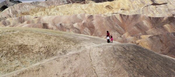 Национальный парк Долина Смерти в Калифорнии Национальный парк Долина Смерти в Калифорнии - Sputnik Кыргызстан