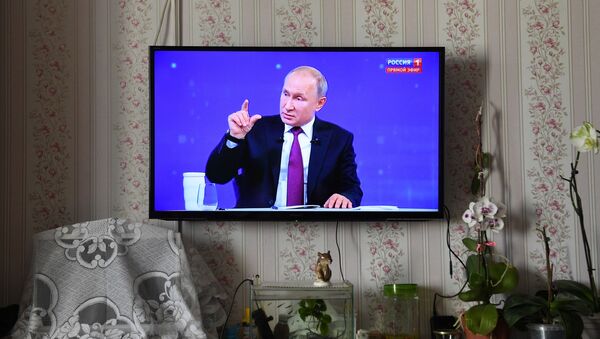 Трансляция прямой линии с президентом России Владимиром Путиным - Sputnik Кыргызстан