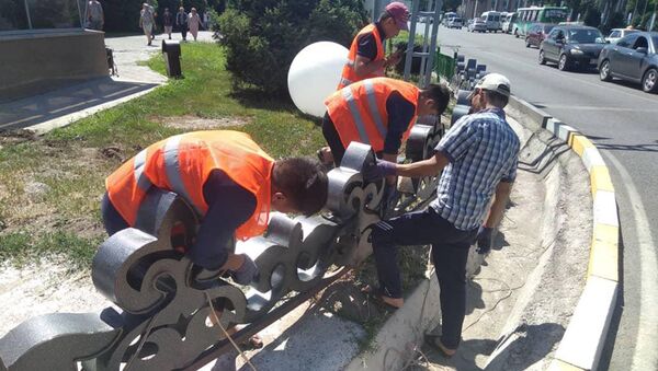 Восстановление инсталляции на пересечении проспектов Чуй и Манаса в Бишкеке - Sputnik Кыргызстан