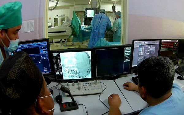 Прооперировали девушку 2001 года рождения, у которой выявили врожденную артериовенозную мальформацию мозжечка больших размеров.  - Sputnik Кыргызстан