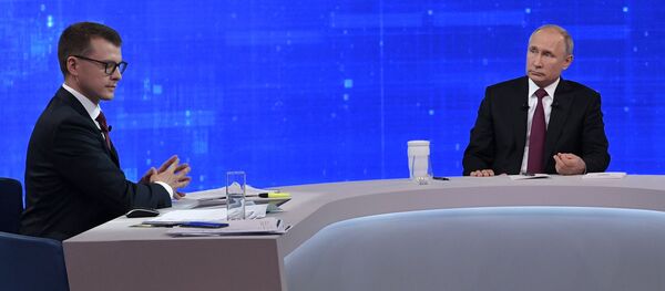 Прямая линия с президентом РФ Владимиром Путиным - Sputnik Кыргызстан