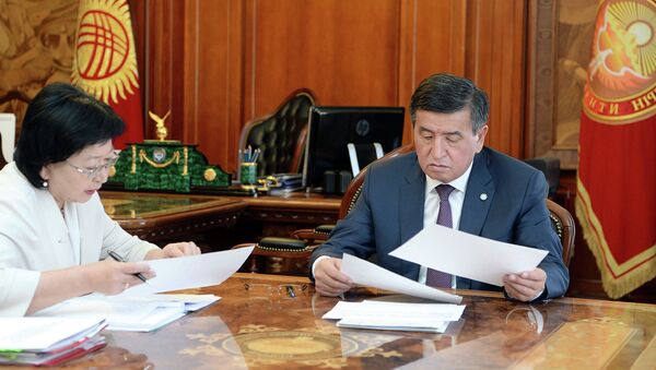 Президент Сооронбай Жээнбеков принял министра финансов Бактыгуль Жеенбаеву - Sputnik Кыргызстан