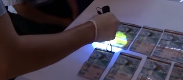 В Казахстане чиновника задержали в ресторане. Видео - Sputnik Кыргызстан