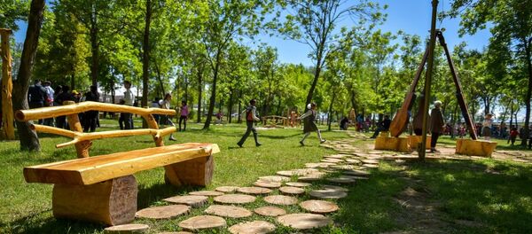 Сквер на пересечении улиц Анкара (бывшая Горького) и Виноградной в Бишкеке - Sputnik Кыргызстан