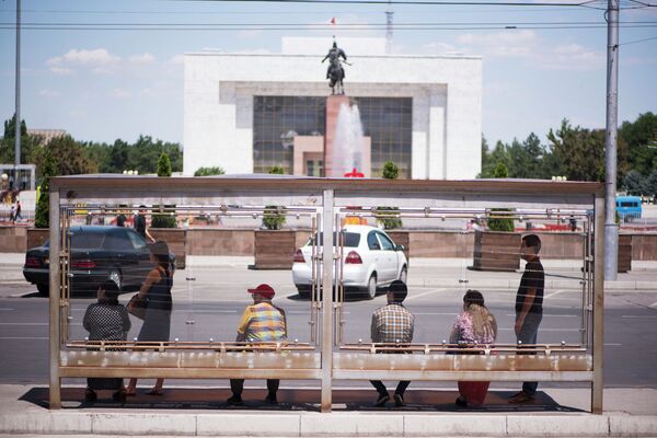 Бишкекте көлөкөдө абанын температурасы 37 градуска чыгууда - Sputnik Кыргызстан