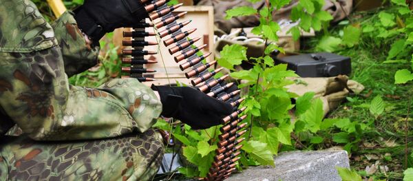 Правоохранители ЛНР обнаружили крупный тайник боеприпасов и оружия - Sputnik Кыргызстан