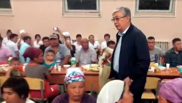 Город восстановим — Токаев встретился с жителями Арыси, где произошли взрывы. Видео - Sputnik Кыргызстан